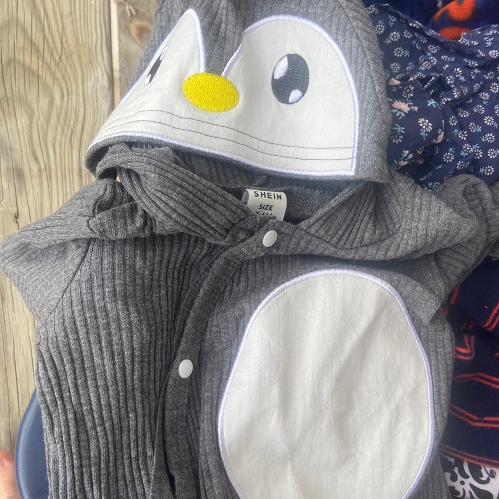 Onsie penguin 3-6 month